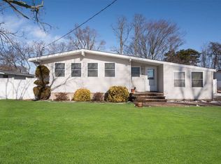 8 Dennis Dr, Ronkonkoma, NY 11779