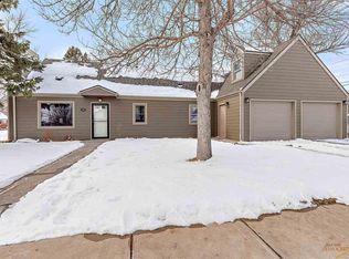 525 38th St, Rapid City, SD 57702