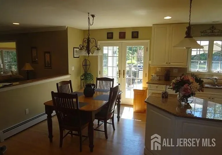 246 Fresh Ponds Rd — Photo 15