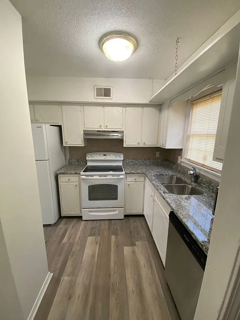 The Cloister Condominiums - 2 bedroom, 1 bath — Photo 1
