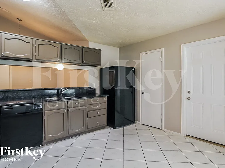 4403 Pineville Ln — Photo 6