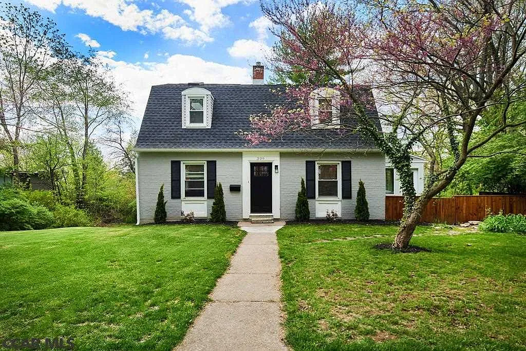 309 Hillcrest Ave photo 1