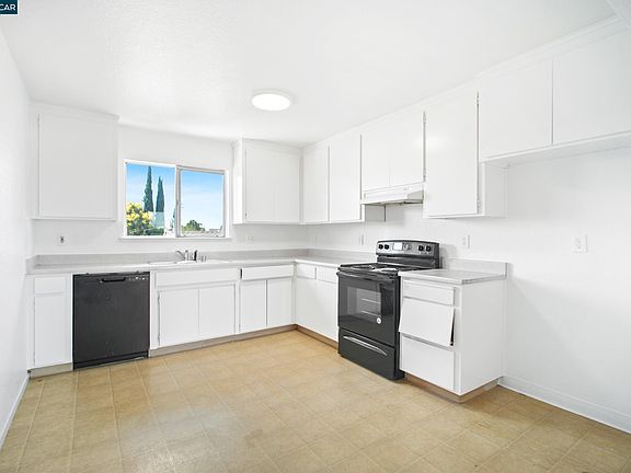 5th image of 228 Elm Ave