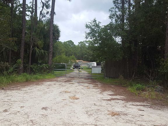 4th image of 2399 Palm Dr