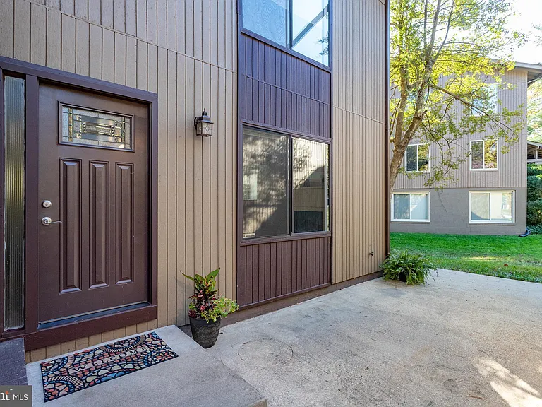 12303 Mulberry Ct — Photo 3