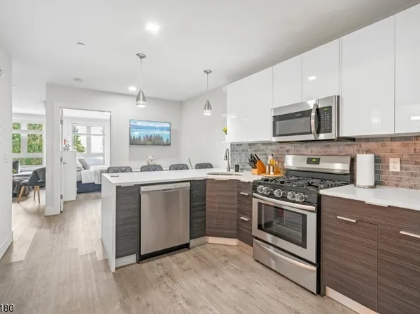 62 69Th St #209, Guttenberg Town, NJ 07093