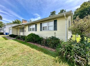 26 Holly Ln, Flora, IL 62839