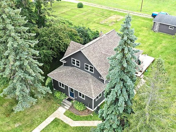 3rd image of 214 2nd Ave NE