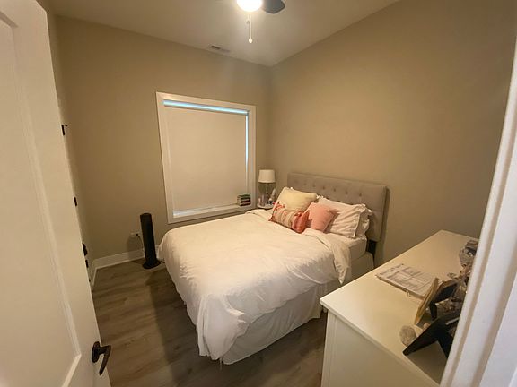 3rd image of 935 W Belle Plaine Ave #204