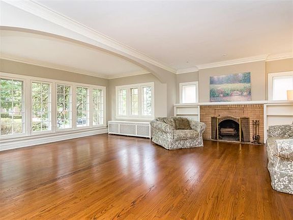 2nd image of 1010 Woodbine Ave