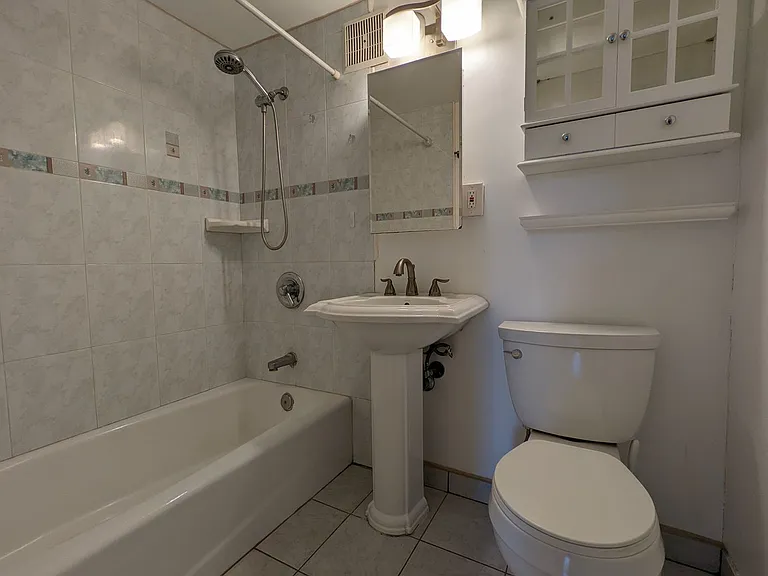 445 Kaiolu St #710 — Photo 9