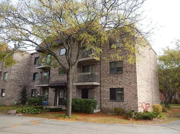 5406 Chateau Dr #4, Rolling Meadows, IL 60008