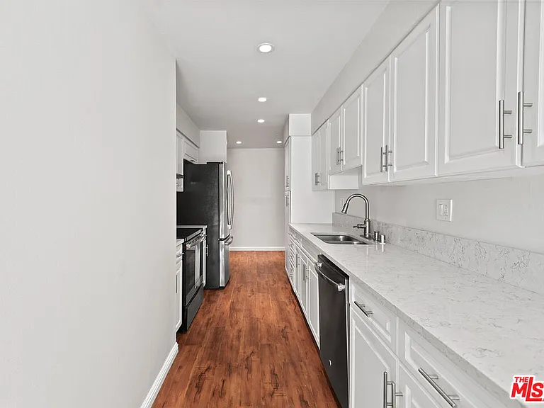 1340 S Beverly Glen Blvd #107 — Photo 8