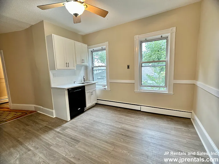 22 Spring Park Ave #3 — Photo 4