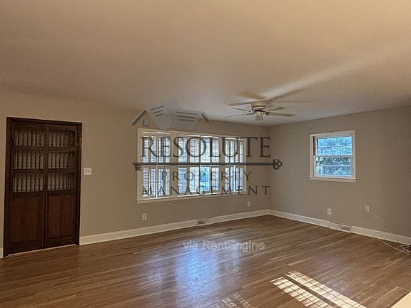 5th image of 4812 Radcliff Rd