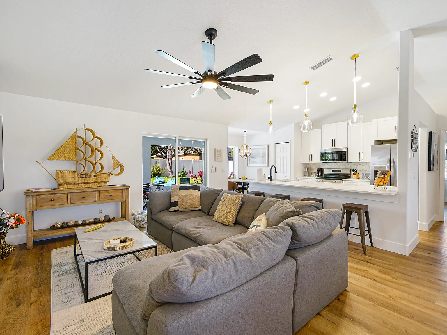 3 bed, 1800 sqft, $3,800 — Photo 1