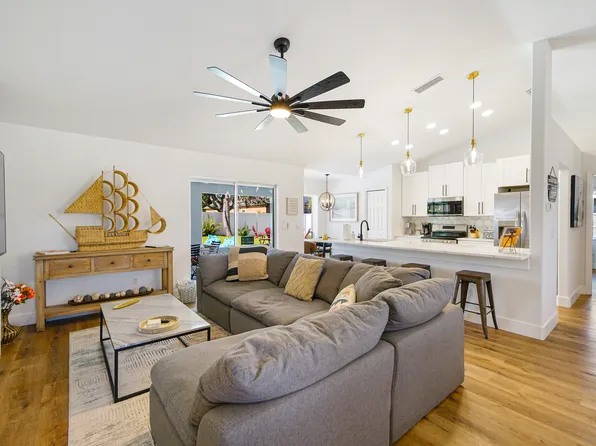 24 Fellowship Dr, Palm Coast, FL 32137