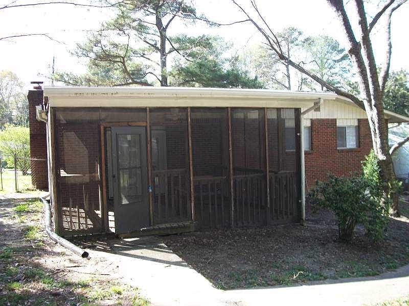 2nd image of 135 Ellendale Ln NW