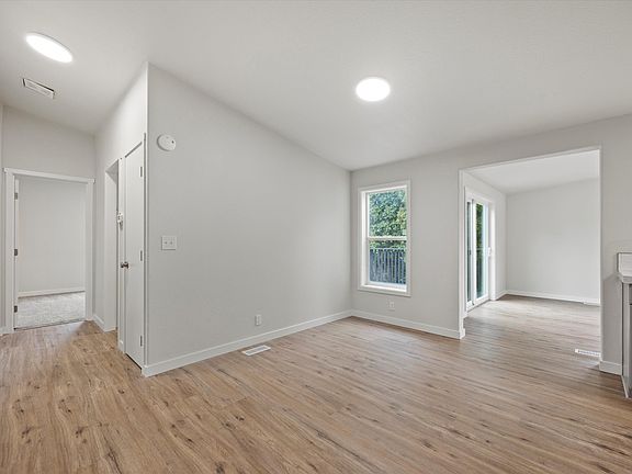 3rd image of 302 Tumbleweed Ct
