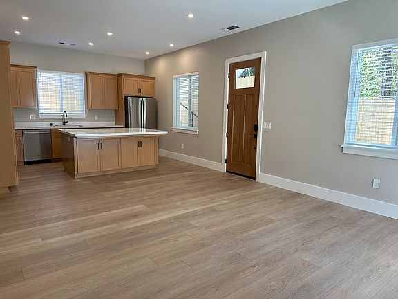 4th image of 10 Hathway Ave