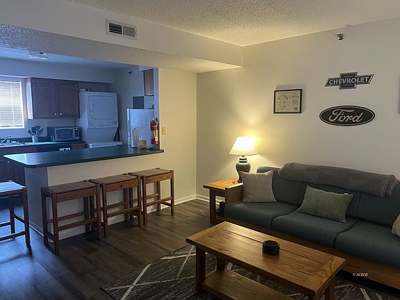 3rd image of 15 S Shafer St APT 505
