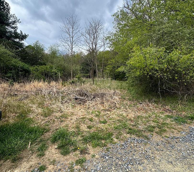 2nd image of Middle Cove Rd