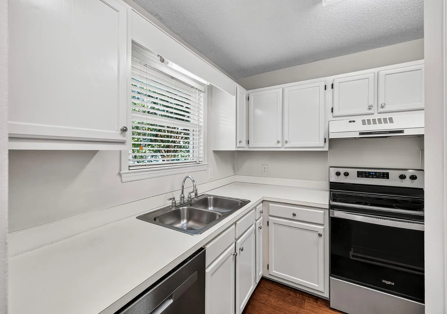 850 Colony Dr — Photo 4