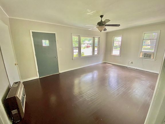 5th image of 2901 Hart Dr NW