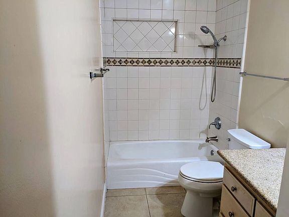 5th image of 314 E Wistaria Ave