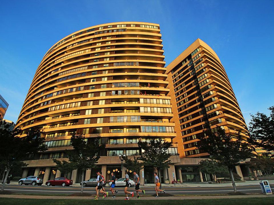 1st image of 1300 Crystal Dr #704