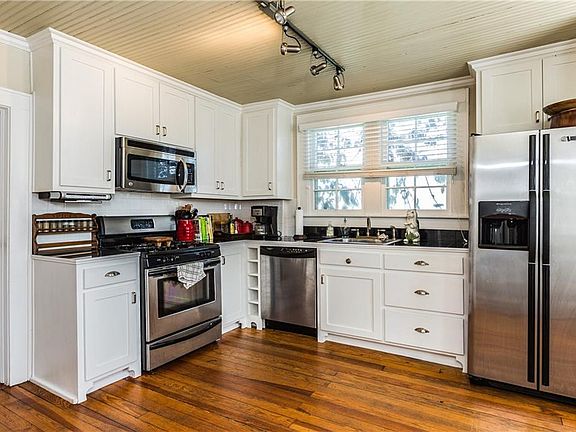 5th image of 526 N Highland Ave