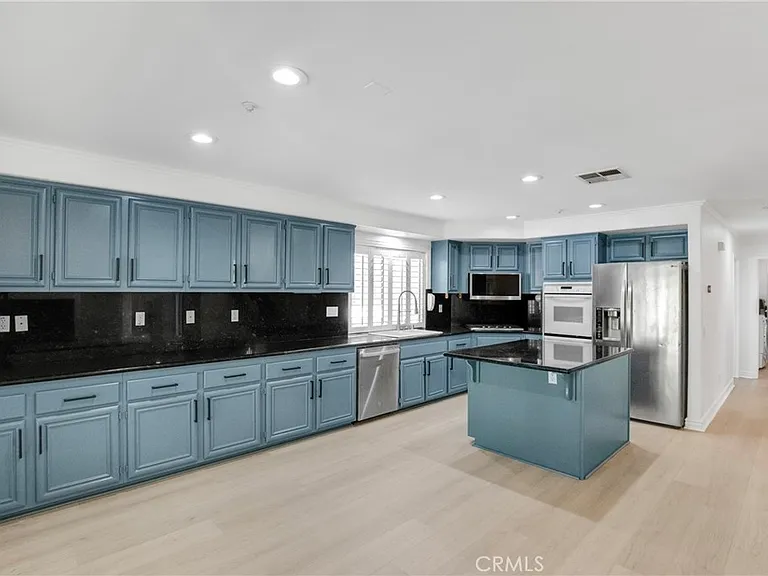 20871 Betron St — Photo 11
