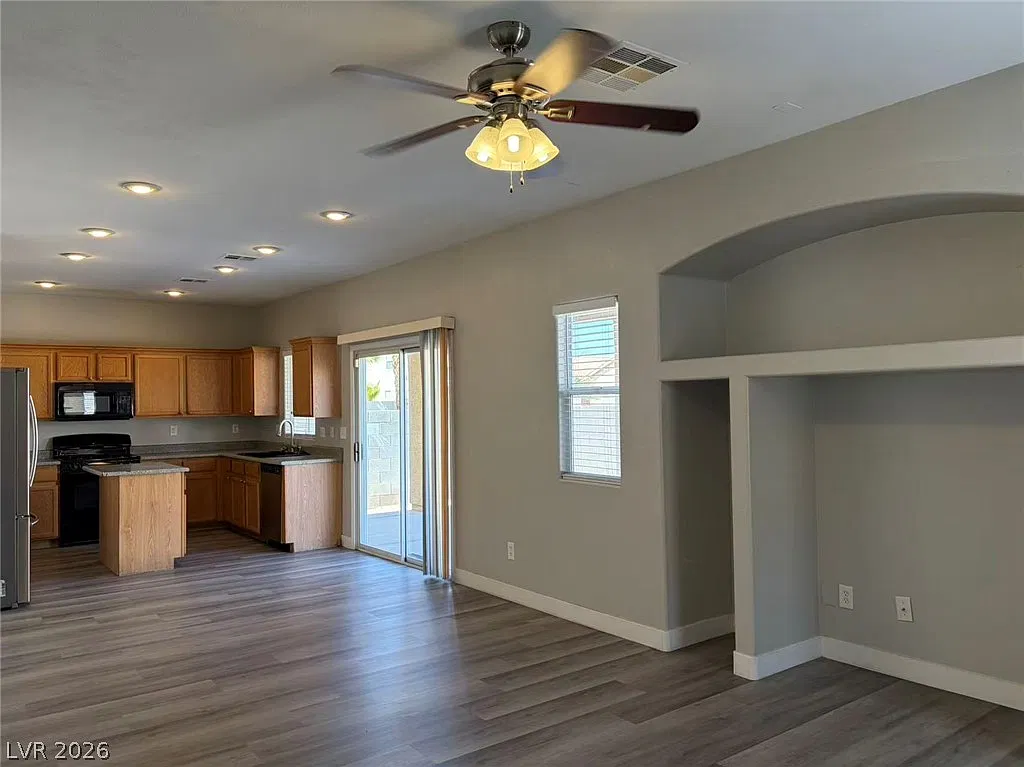 3 bed, 3.5 bath, 1829 sqft, $1,995 — Photo 4