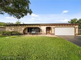 750 NW 88th Ter, Pembroke Pines, FL 33024
