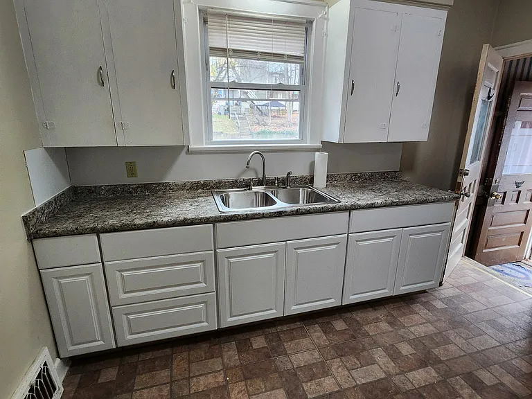 598 Lord St #1 — Photo 2