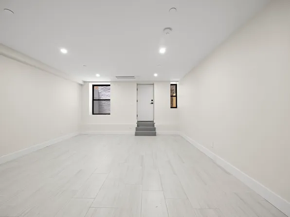 389 Manhattan Avenue image 36 of 38