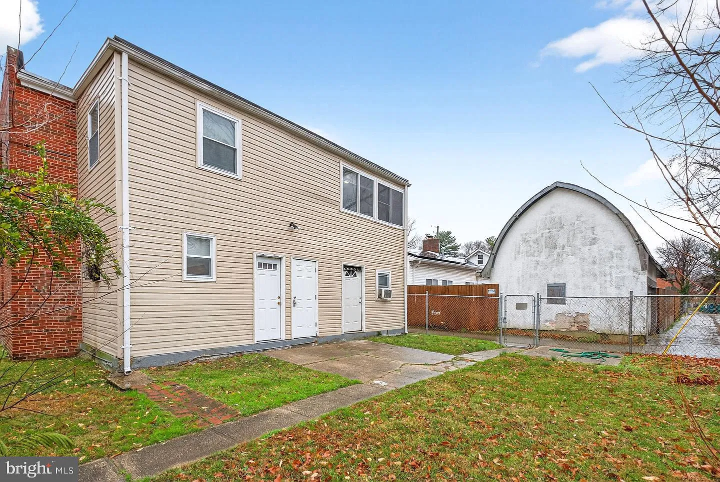 3 bed, 1.0 bath, 850 sqft, $1,750 — Photo 2