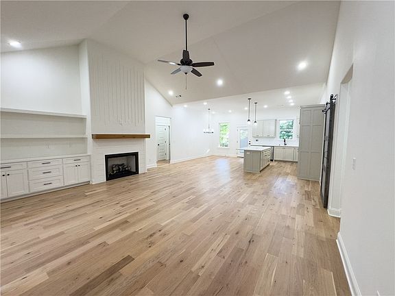 4th image of 12 Ventnor Dr