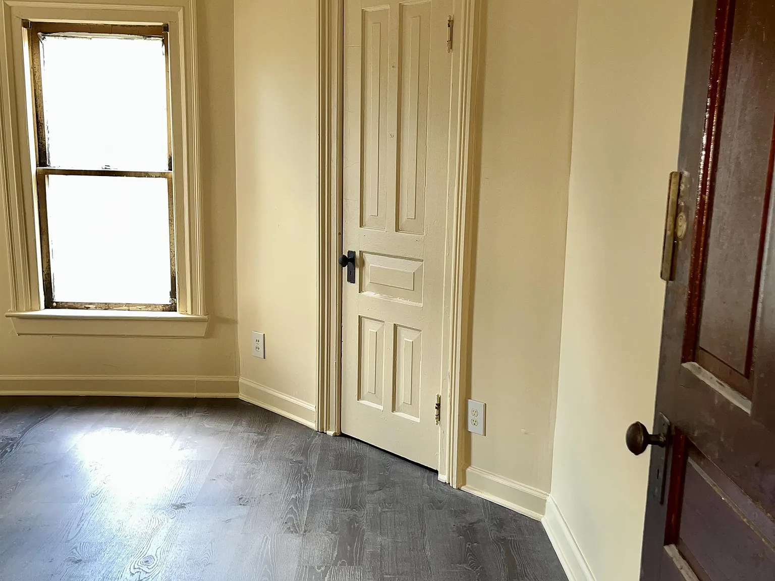 Ionia - Apt 5 — Photo 2