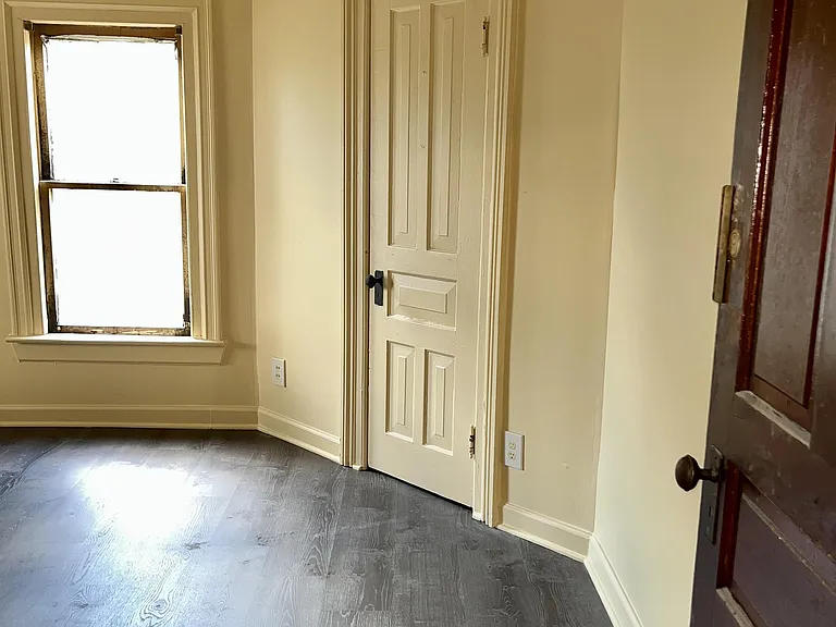 408 W Ionia St #5 — Photo 2