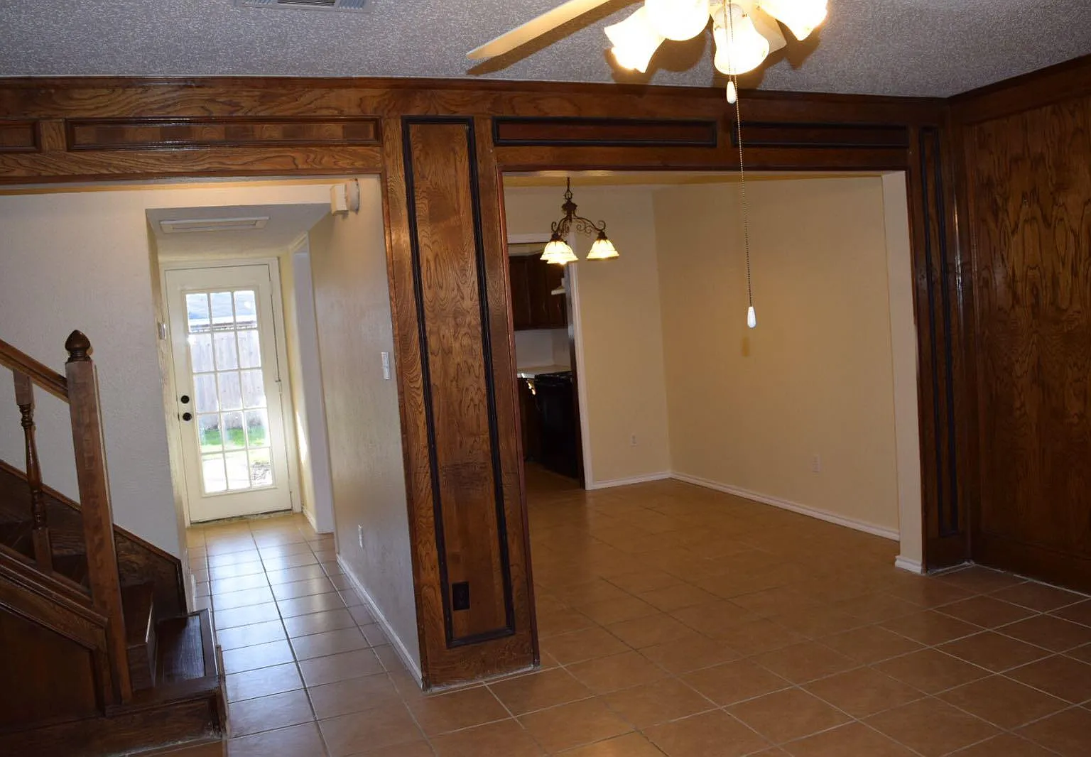 2 bed, 1.5 bath, 1201 sqft, $1,495 — Photo 3