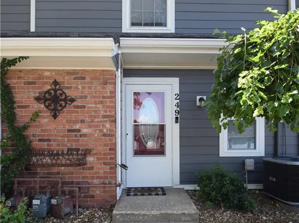 249 NE Bayview Dr, Lees Summit, MO 64064