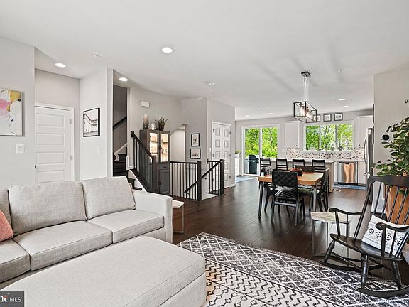 5th image of 23 Burlwood Dr