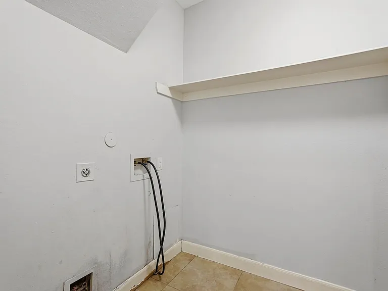 2410 Ranna Ct — Photo 4