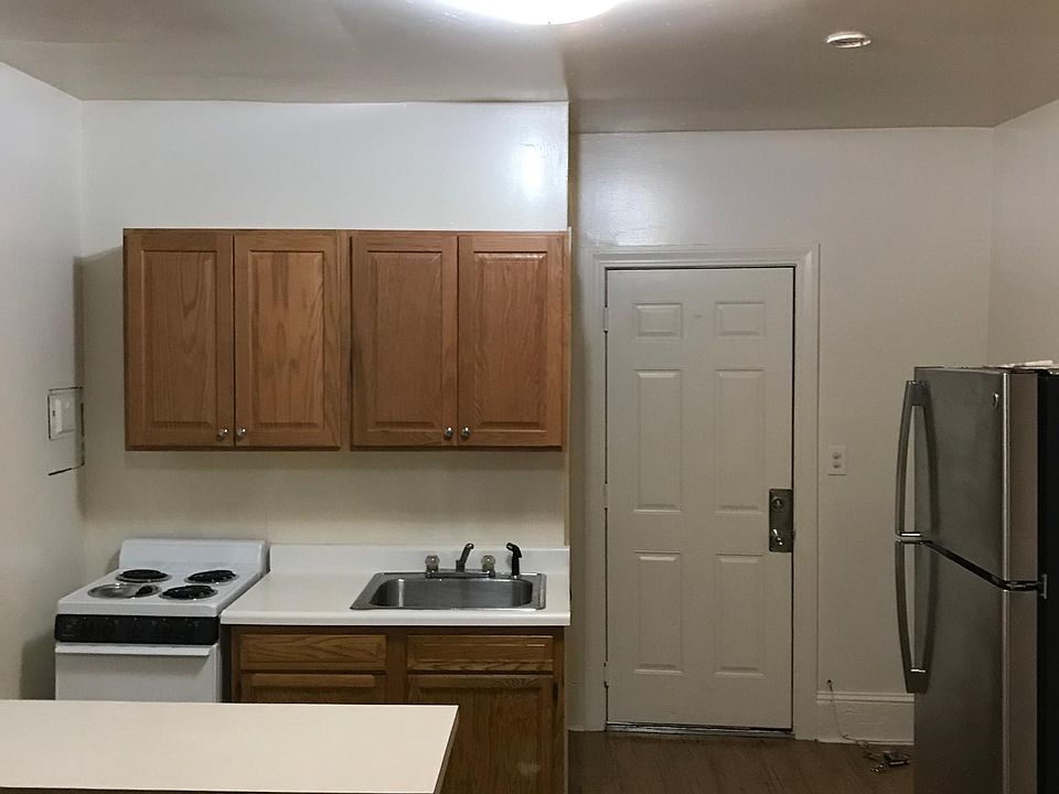 2nd image of 148 Grand St #16