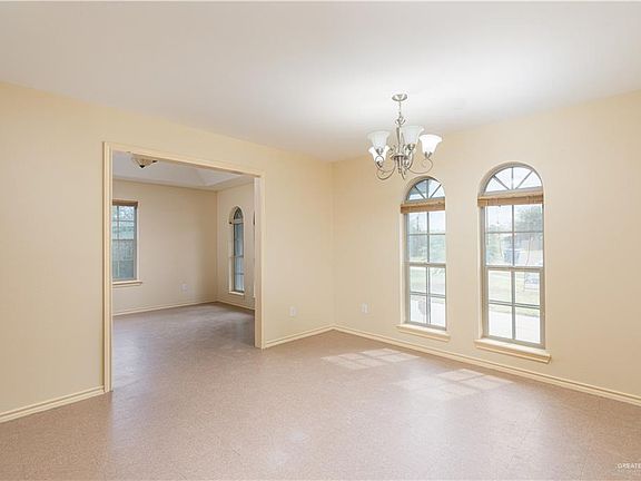 3rd image of 2900 Fuerte Ave