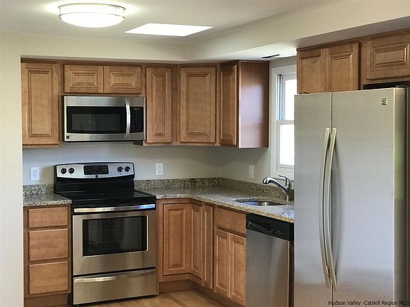 3rd image of 95 Hudson Ln