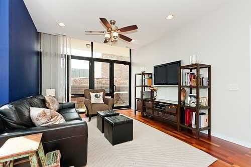 3rd image of 3946 N Ravenswood Ave APT 407