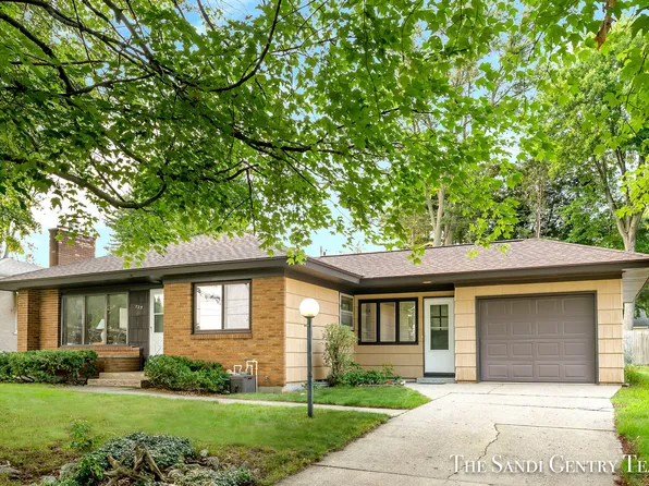 725 Fall St, Spring Lake, MI 49456