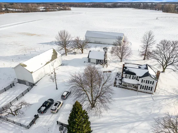 19561 Fawn River Rd, White Pigeon, MI 49099